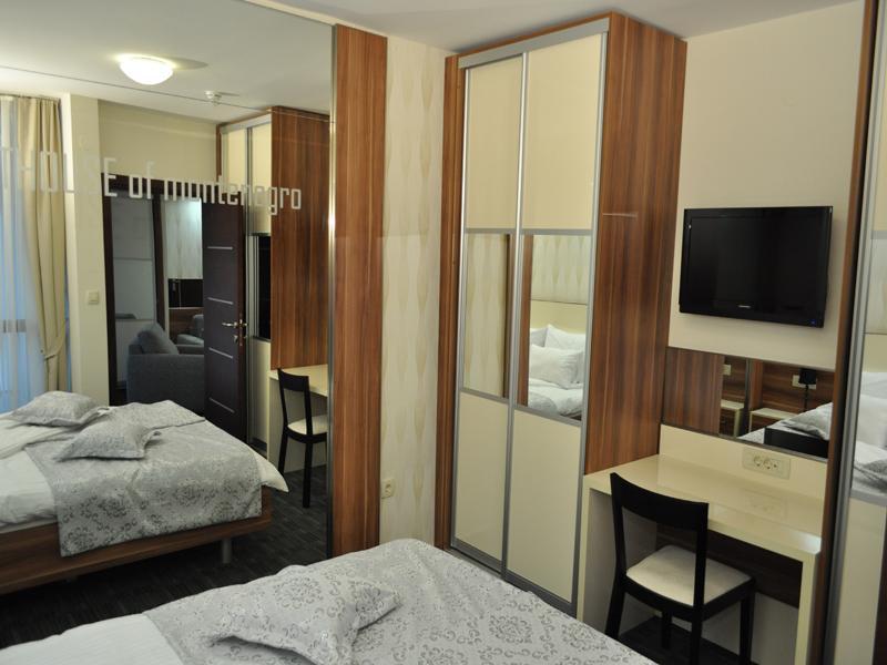 Hotel Lighthouse Igalo Bagian luar foto