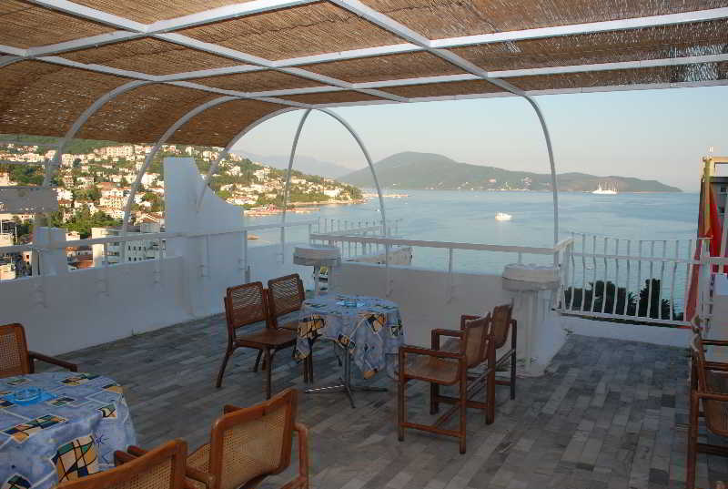 Hotel Lighthouse Igalo Bagian luar foto